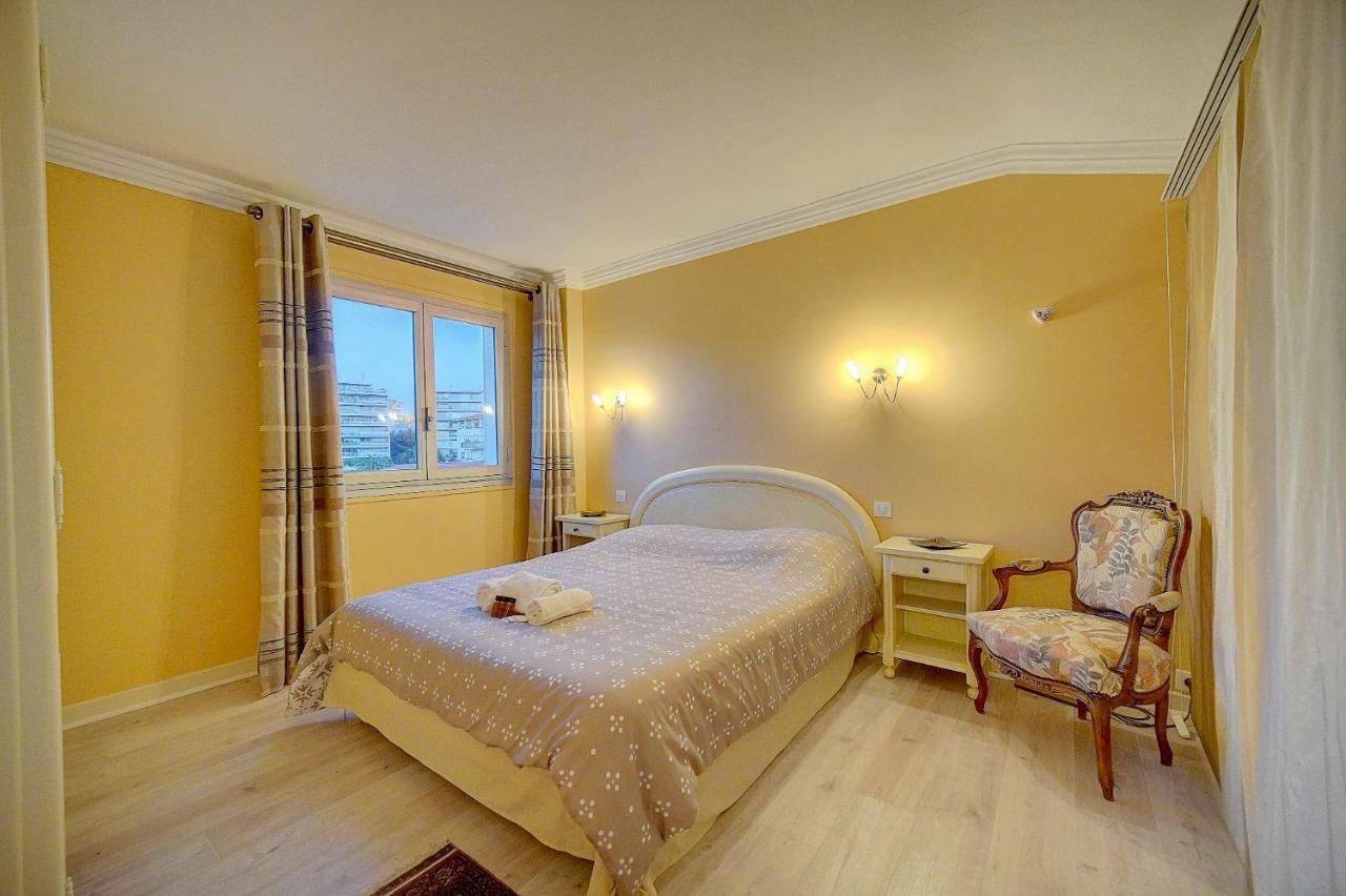 SUPERBE DUPLEX IDEALEMENT SITUE PROCHE PLAGES AVEC GRANDE TERRASSE VUE PORT !l A1B59 Cannes Extérieur photo