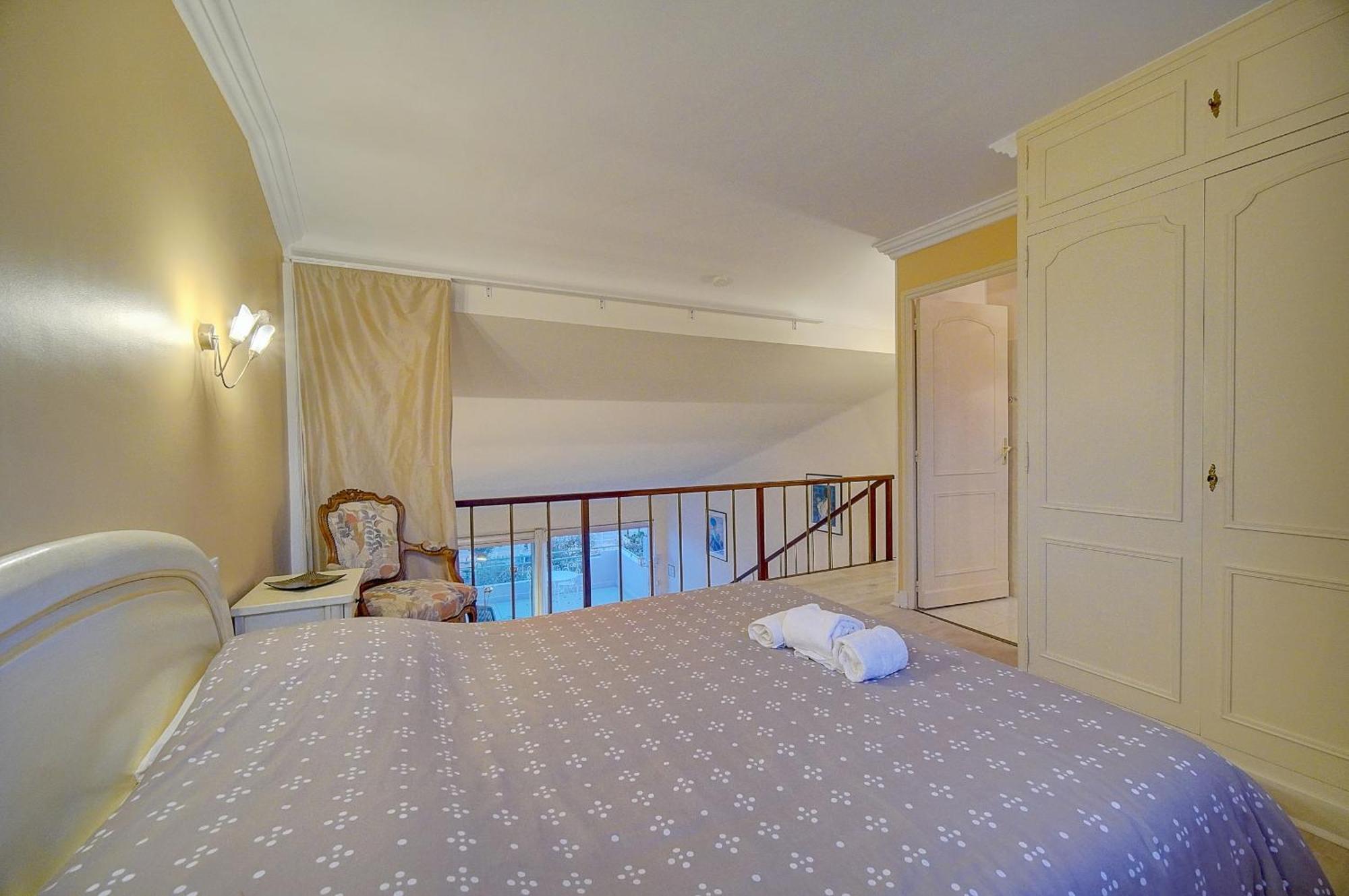 SUPERBE DUPLEX IDEALEMENT SITUE PROCHE PLAGES AVEC GRANDE TERRASSE VUE PORT !l A1B59 Cannes Extérieur photo